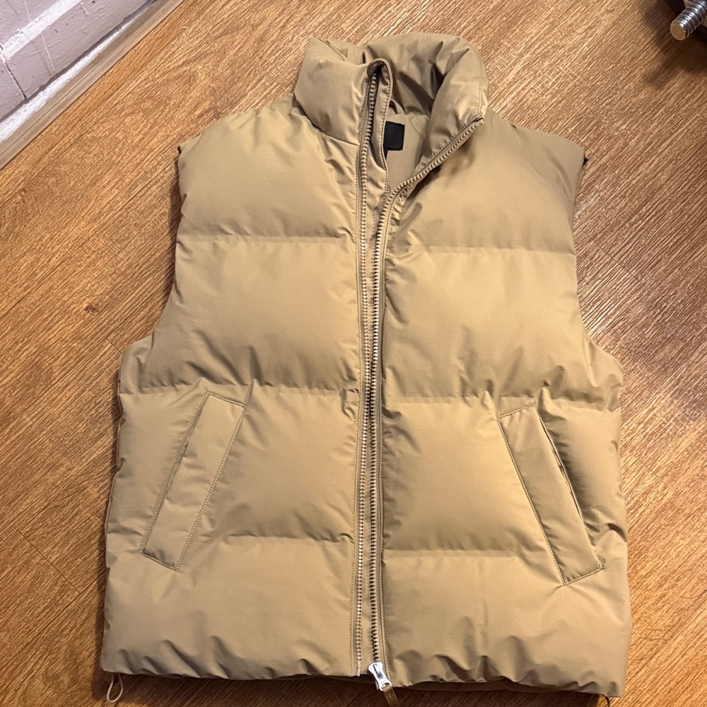 Like New H&M Men's Puffer Vest in Beige